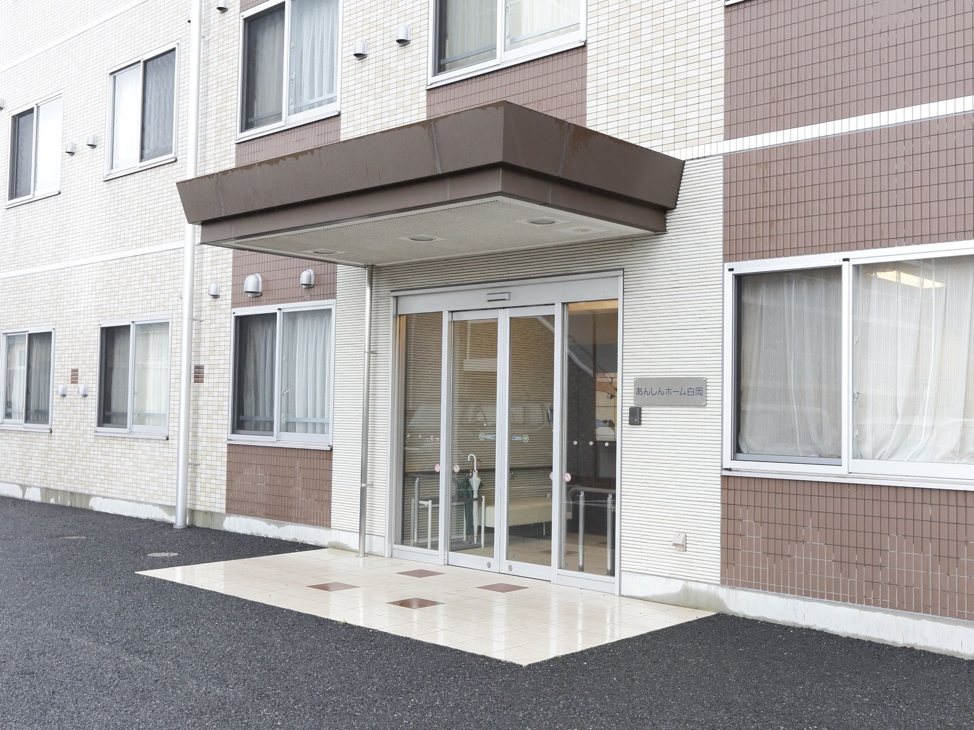 清潔なエントランス風景