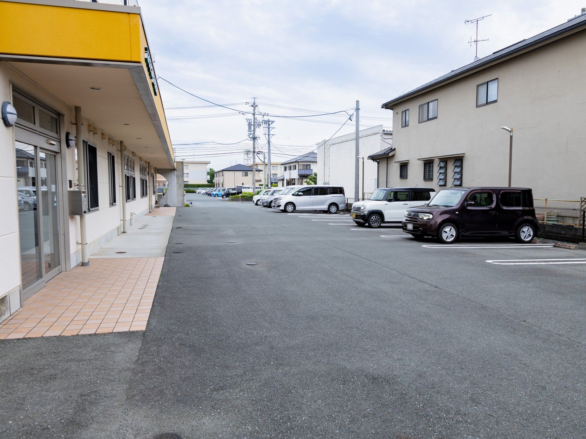 広々とした駐車場