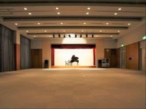 「アクティブライフ箕面」のアクティブホール。広々としたホールは、多くの人数になっても余裕ができる。