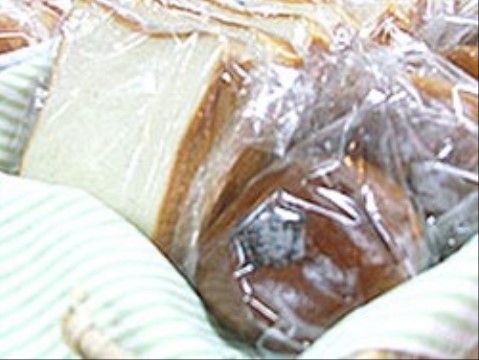 「アクティブライフ箕面」のパンの日。様々な食べやすいパンを販売している。
