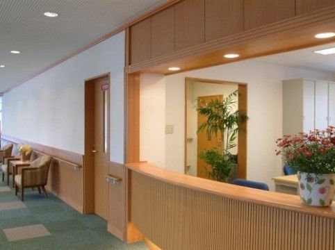 アクティブライフ芦屋のフロント。日々多くの方々をお迎えするこちらでは、専門スタッフが皆様をお迎えします。