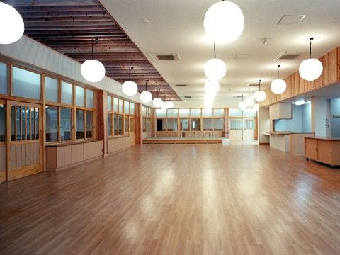 広々とした明るい共有スペース