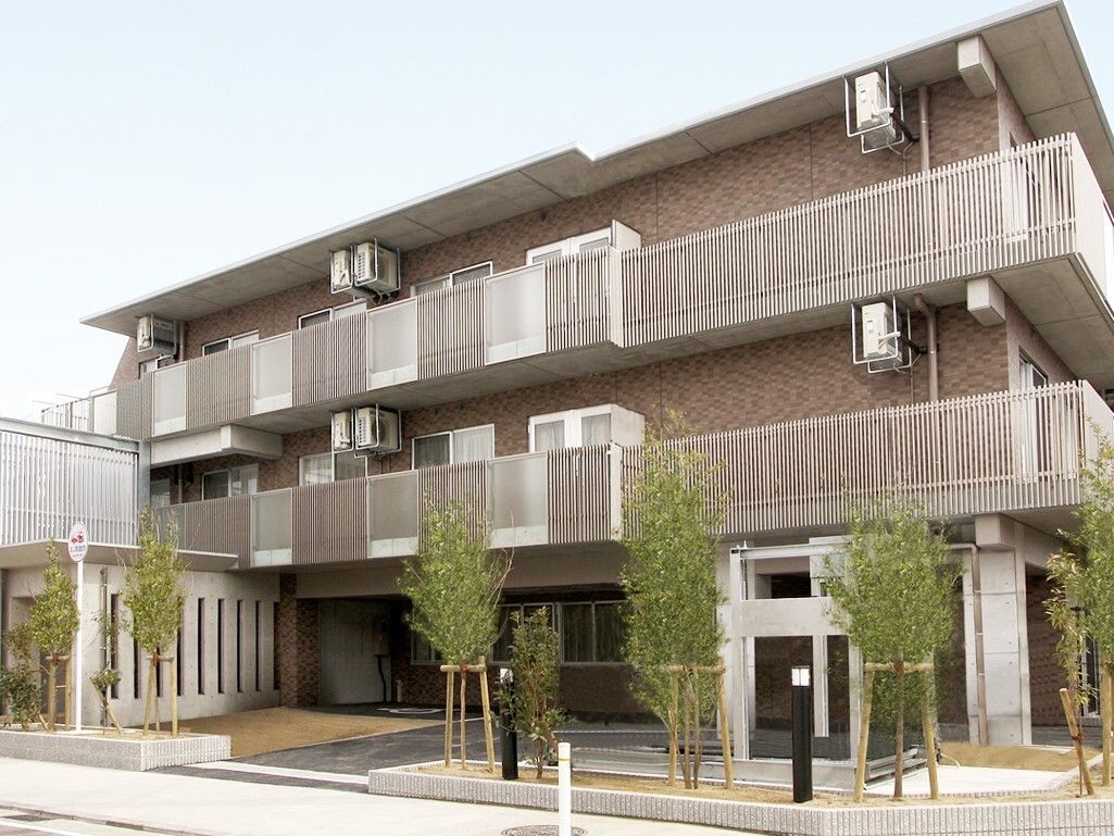 ３階建ての新しい建物である。周辺は安全なバリアフリー仕様なので、足腰に自信のない方でも不安なく歩行ができる。