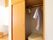 入居者様のお部屋に設置された広々としたウォークインクローゼット