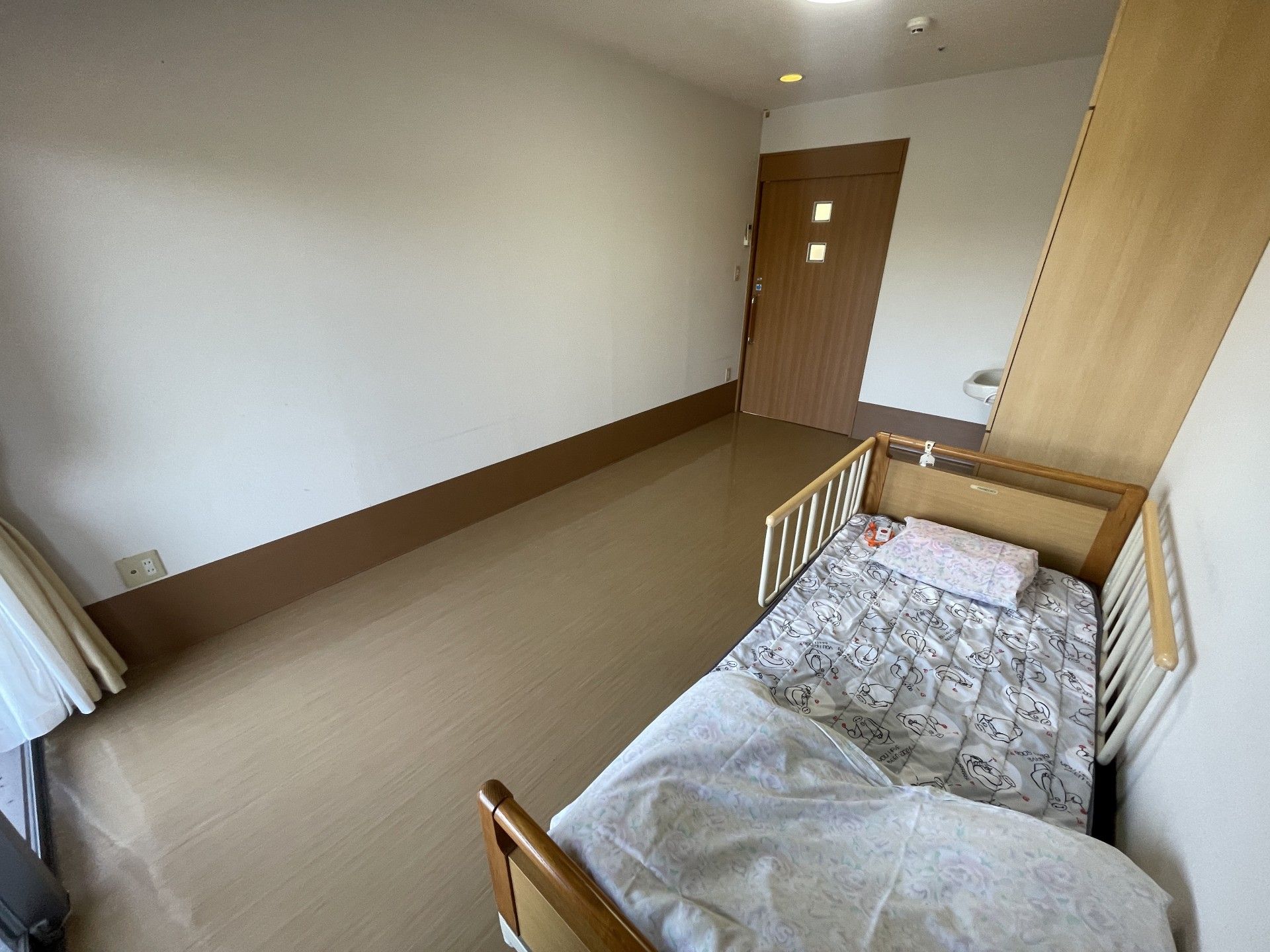 シンプルな個室の一角