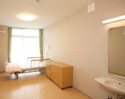 明るく清潔な個室
