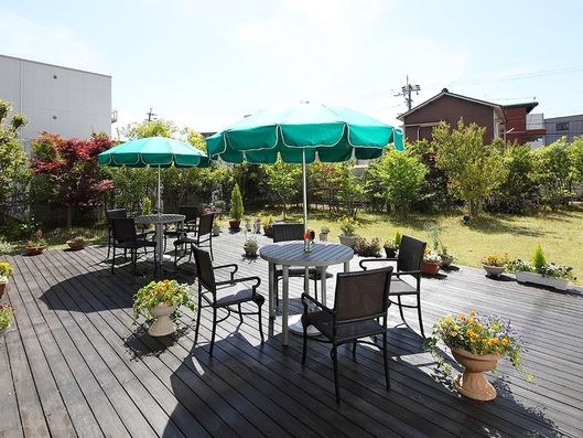 1F ウッドデッキ