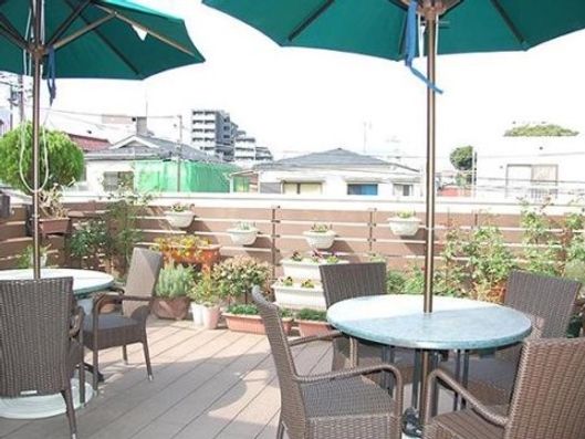 2F ウッドデッキテラス