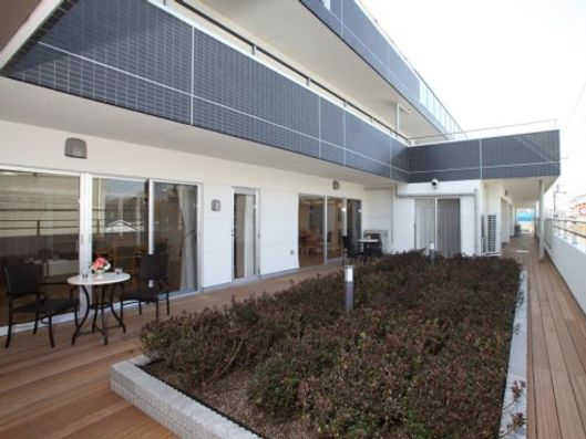 2F ウッドデッキテラス