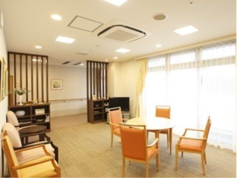 おやつの時間や食後などの少し開いた時間に、ちょっとお立ち寄りいただける共有スペースを多数用意している。