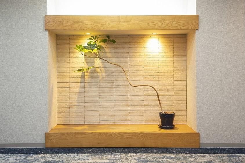 エントランス脇にあり、待ち合わせにも最適なラウンジである。フロアの一角に作られており、オープンな雰囲気で過ごしていただける。