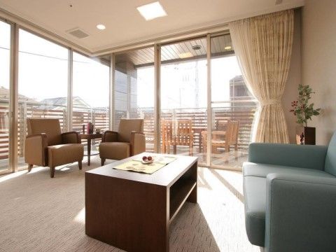 施設内には、ティールームを完備している。自由な時間に気の合う入居者様とお茶をしたり、おしゃべりをしたりして過ごすことができる。