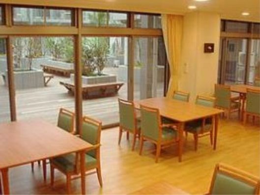 1F リビングルーム兼食堂兼機能訓練室