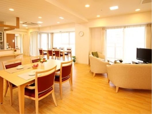 リビングルーム兼食堂兼機能訓練室