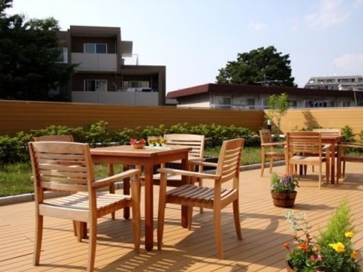 2F ウッドデッキ