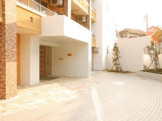 1F エントランス