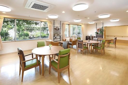 1F リビングルーム兼食堂兼機能訓練室