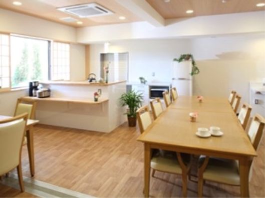 リビングルーム兼食堂兼機能訓練室