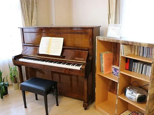 リビングルーム兼食堂兼機能訓練室