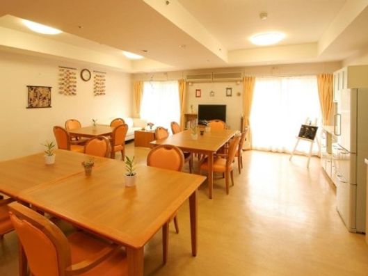 リビングルーム兼食堂兼機能訓練室