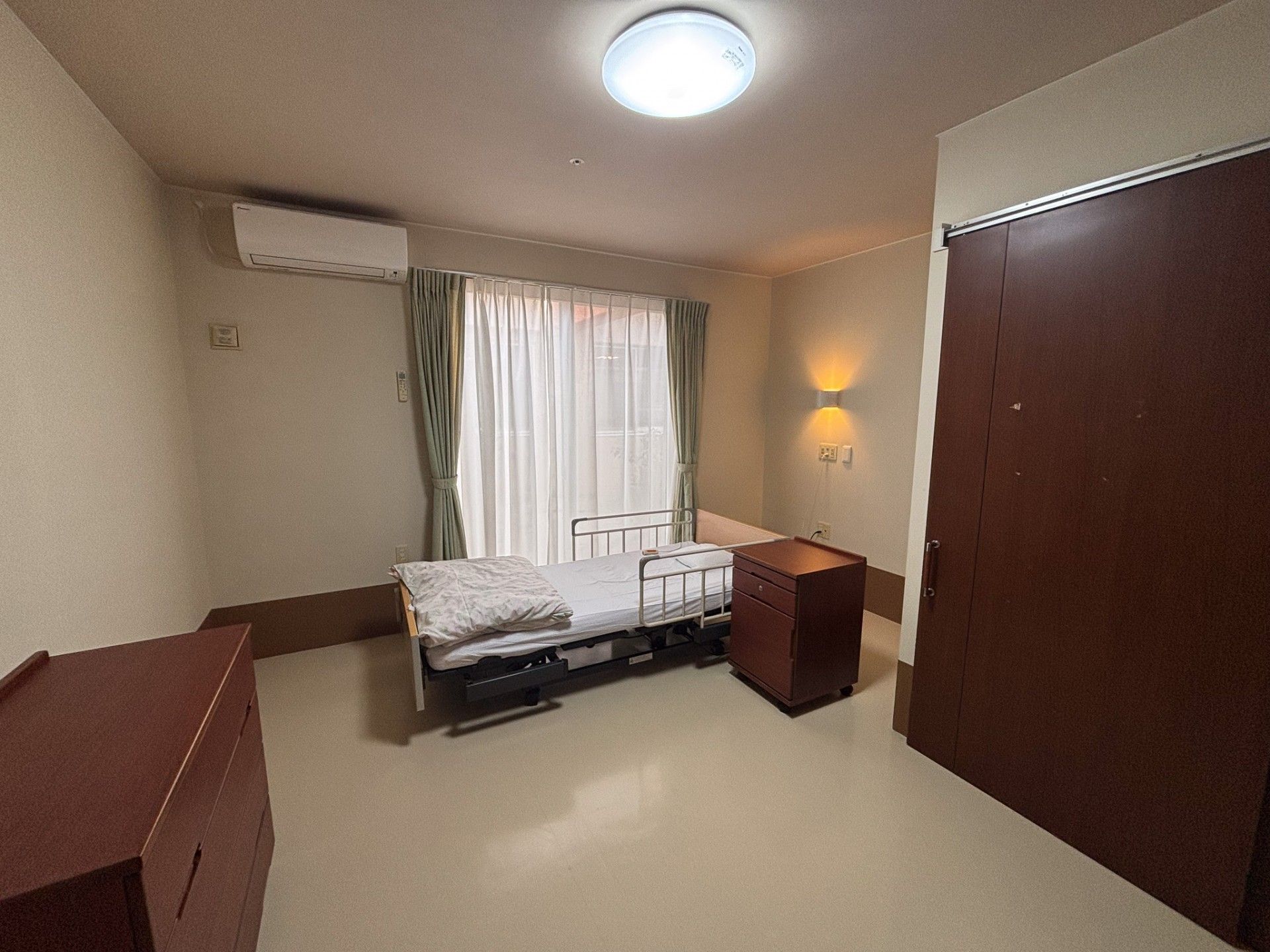 落ち着いた個室の様子