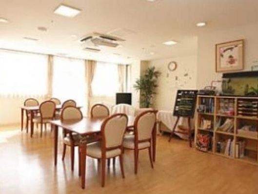 1F リビングルーム兼食堂兼機能訓練室