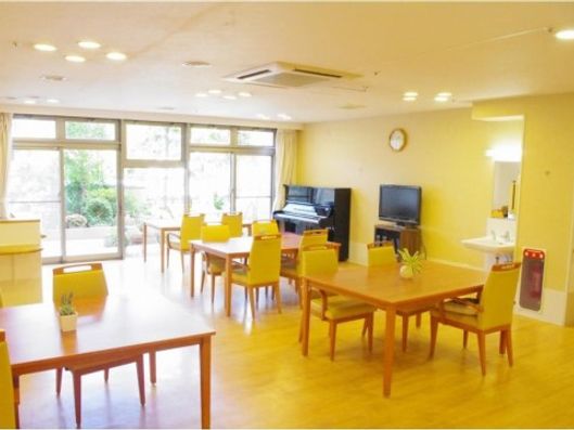 1F リビングルーム兼食堂兼機能訓練室