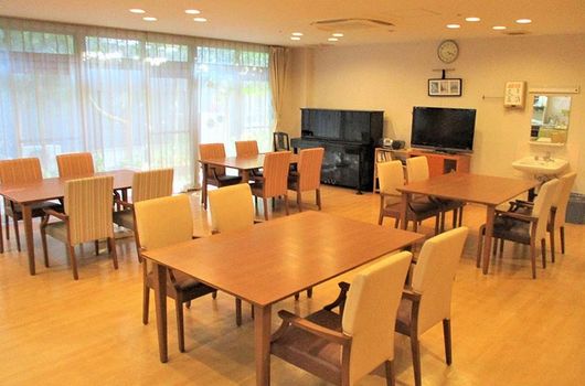 リビングルーム兼食堂兼機能訓練室