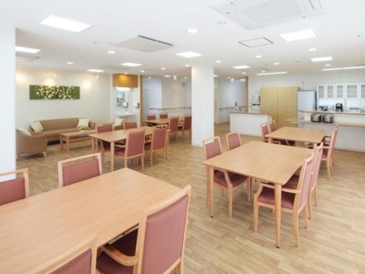 リビングルーム兼食堂兼機能訓練室