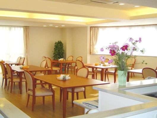 2F リビングルーム兼食堂兼機能訓練室