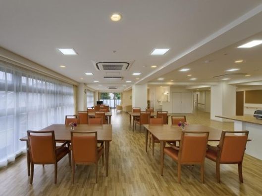 リビングルーム兼食堂兼機能訓練室