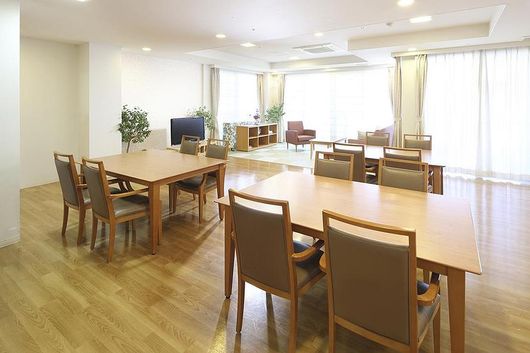 リビングルーム兼食堂兼機能訓練室