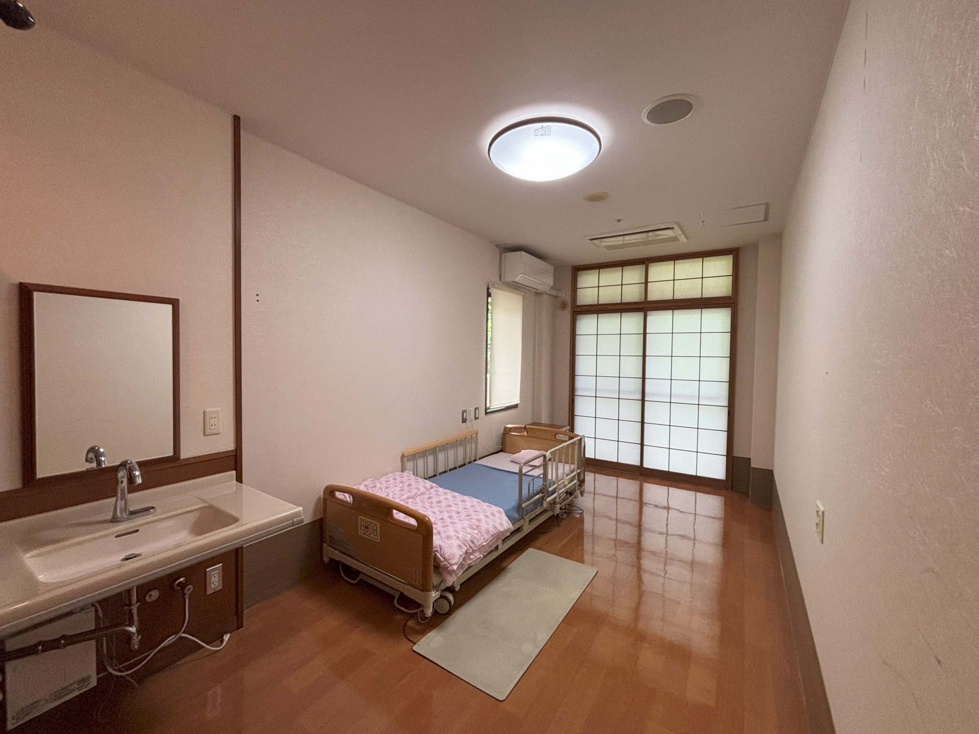 落ち着いた個室の様子