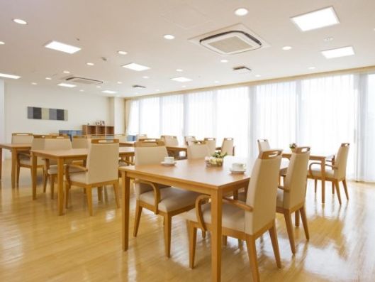 2F リビングルーム兼食堂兼機能訓練室