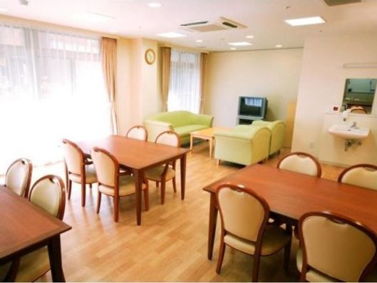 リビングルーム兼食堂兼機能訓練室