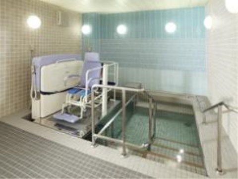 介護度の高い方にも対応できる入浴装置を完備しているので、入居者様に安心して入浴を楽しんでもらうことができる。