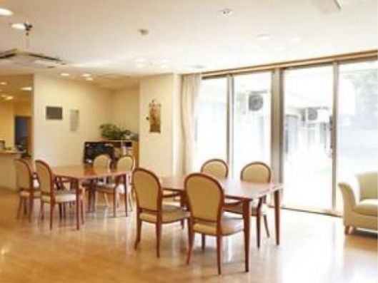 1F リビングルーム兼食堂兼機能訓練室