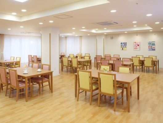 1F リビングルーム兼食堂兼機能訓練室