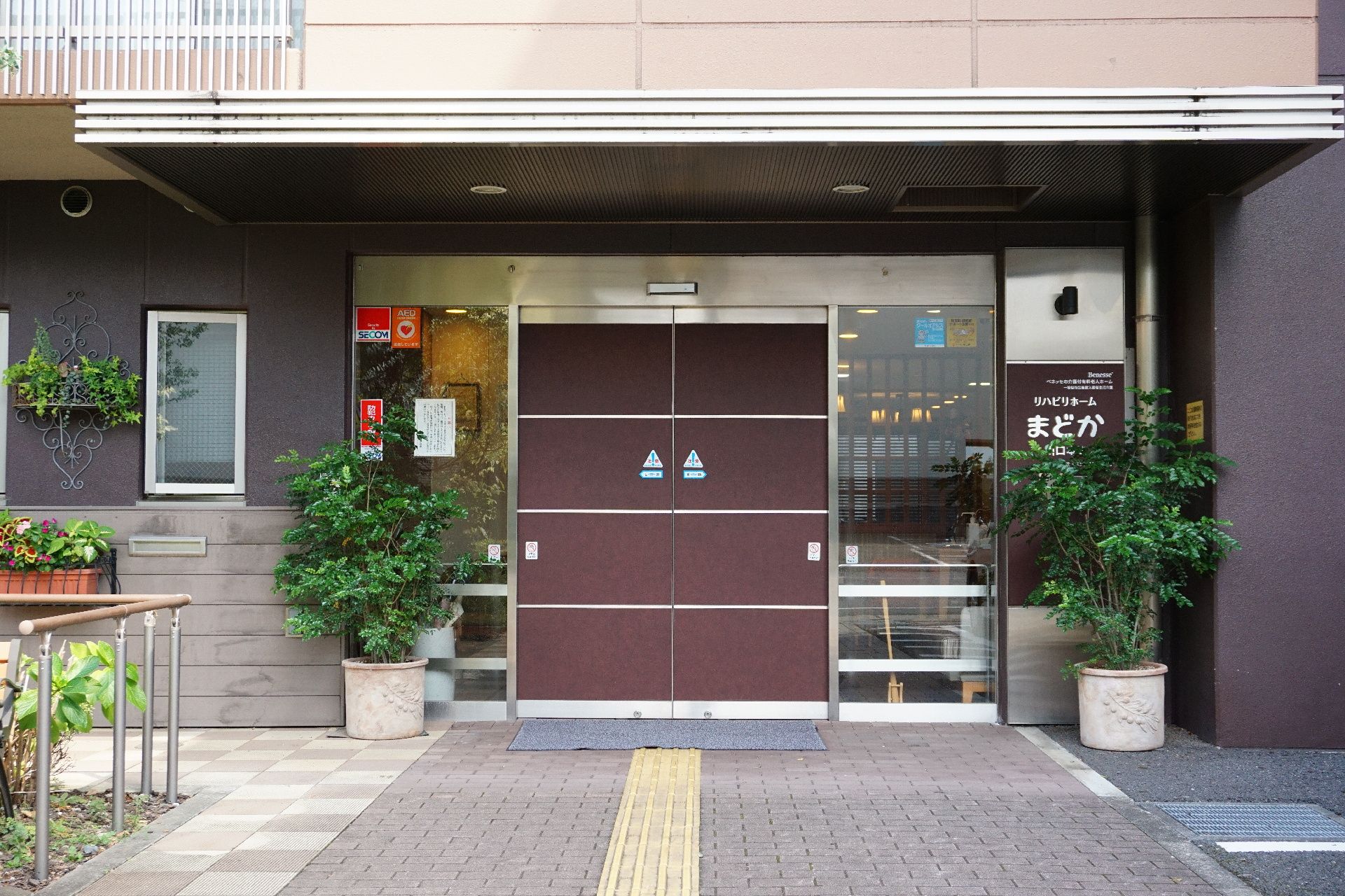 段差を極力排除した、車椅子の人でも移動しやすい玄関