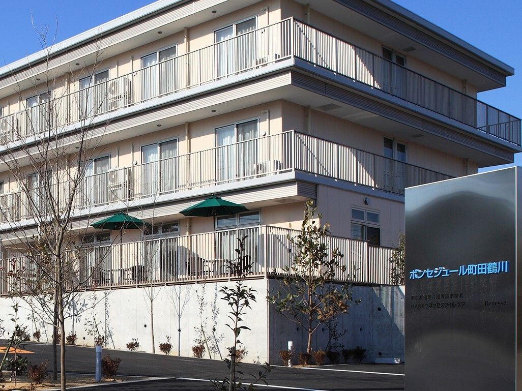 施設は鉄骨造りの3階建てとなっている。居室は全室が個室となっているので、個人のプライバシーは完全に守られて生活できる。