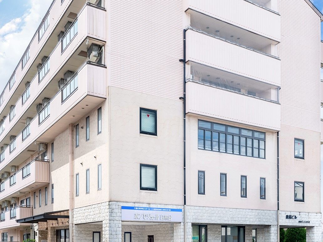 ６階建てのホテルを思わせるおしゃれな建物である。バルコニーが全室に設置されているので、美しい景色を眺めることができる。