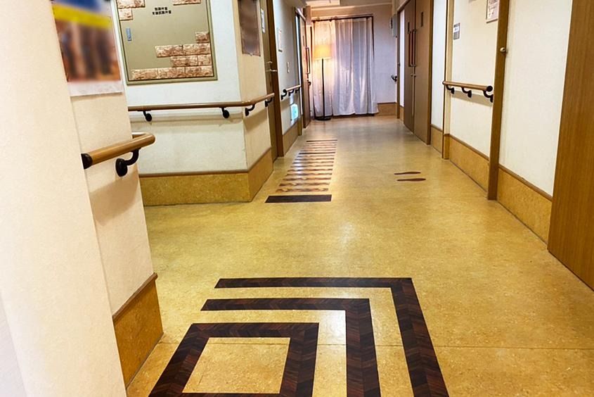 施設は４建てで、鉄筋コンクリートで作られた安心構造である。各部屋にベランダもついていて、自然を楽しむことができる。