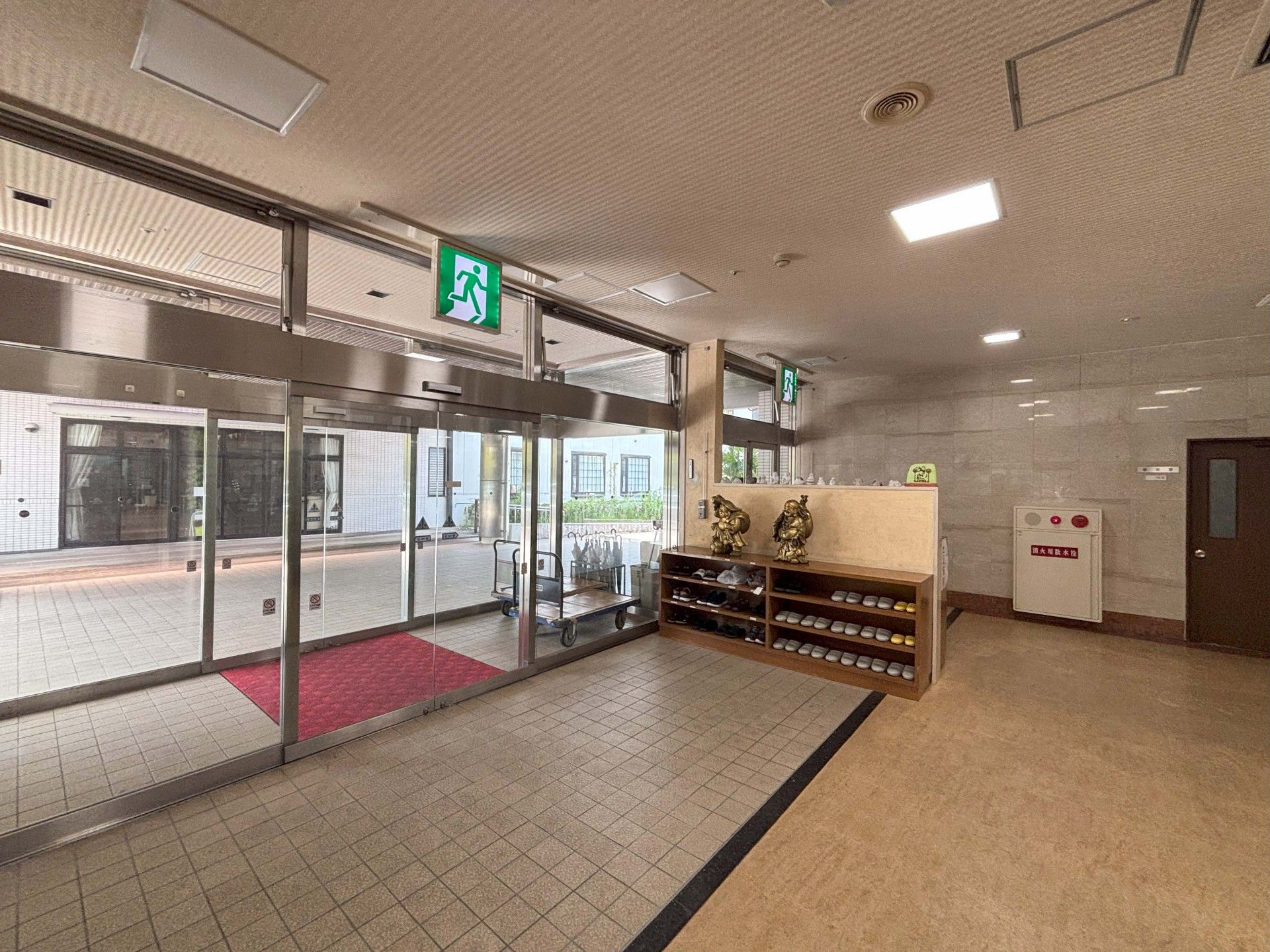 広いエントランス