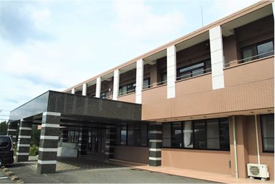 ゆったりとしたエントランスの建物