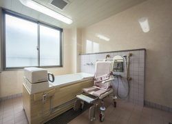 快適な入浴設備の部屋