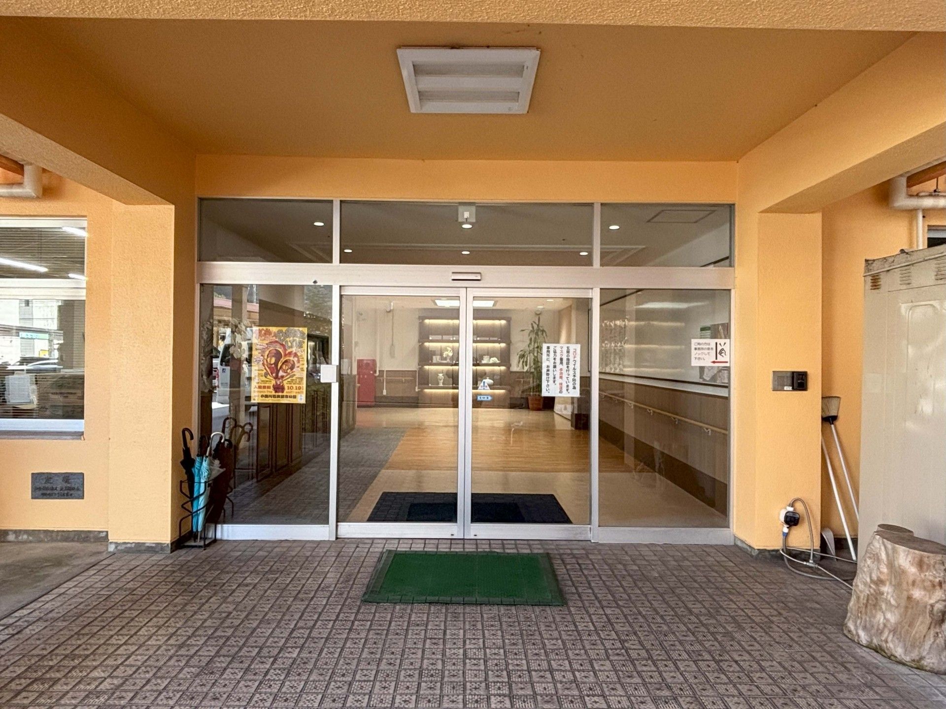 自動ドアのエントランス