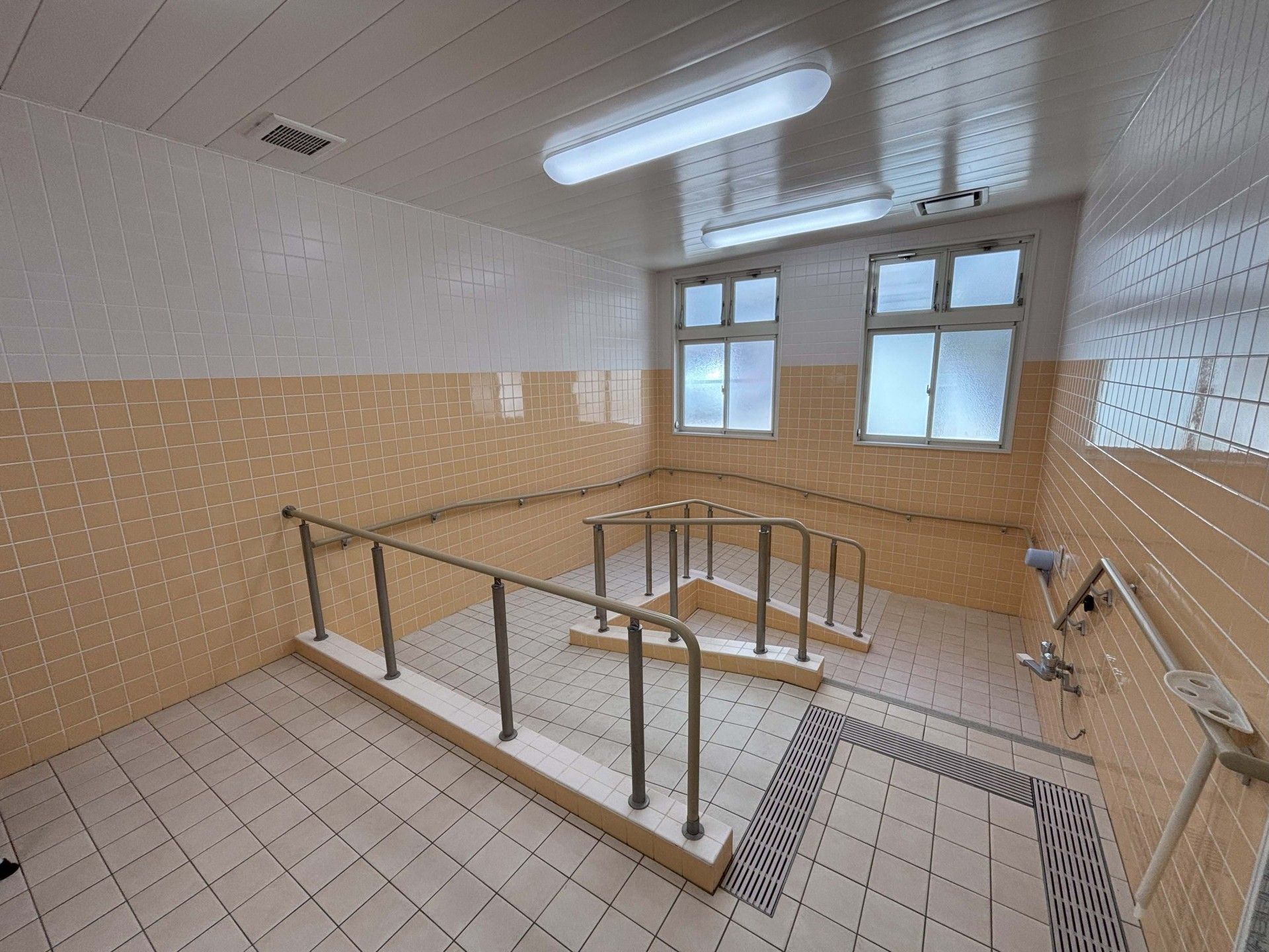 手すり付きの階段