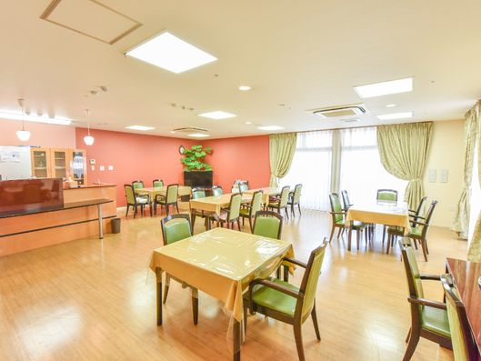 机がある大部屋