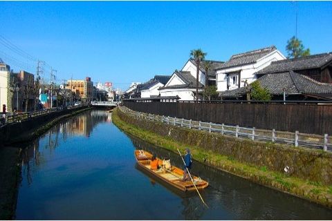 当施設は情緒豊かな街並みの中にある。当施設からの外出も自由に楽しむことができる、住み心地の良い住環境である。