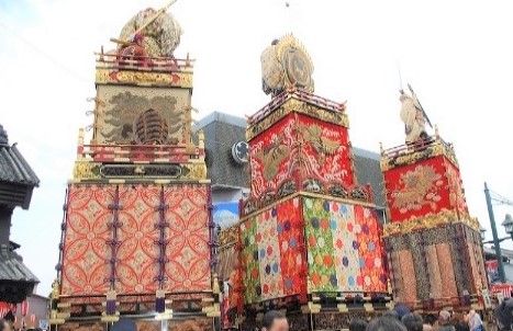 当施設の地域では大きな祭りも開催され、入居者様にはこうしたお祭りの見学に外出していただくこともできる。
